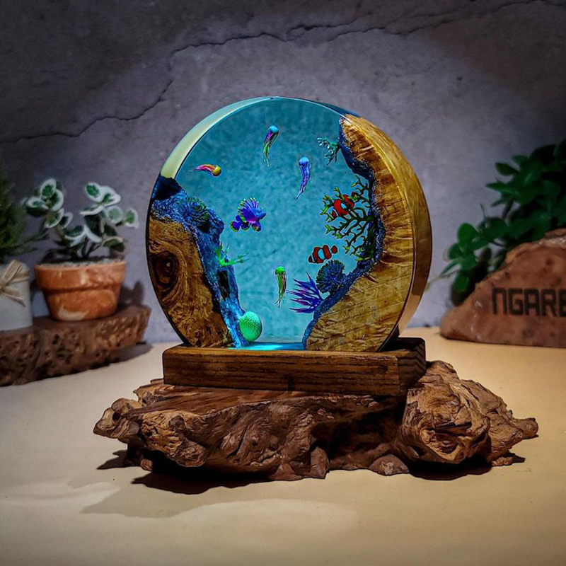مصباح طاولة من الراتنج بتصميم  - مراجعة Resin Art Decor وسعره