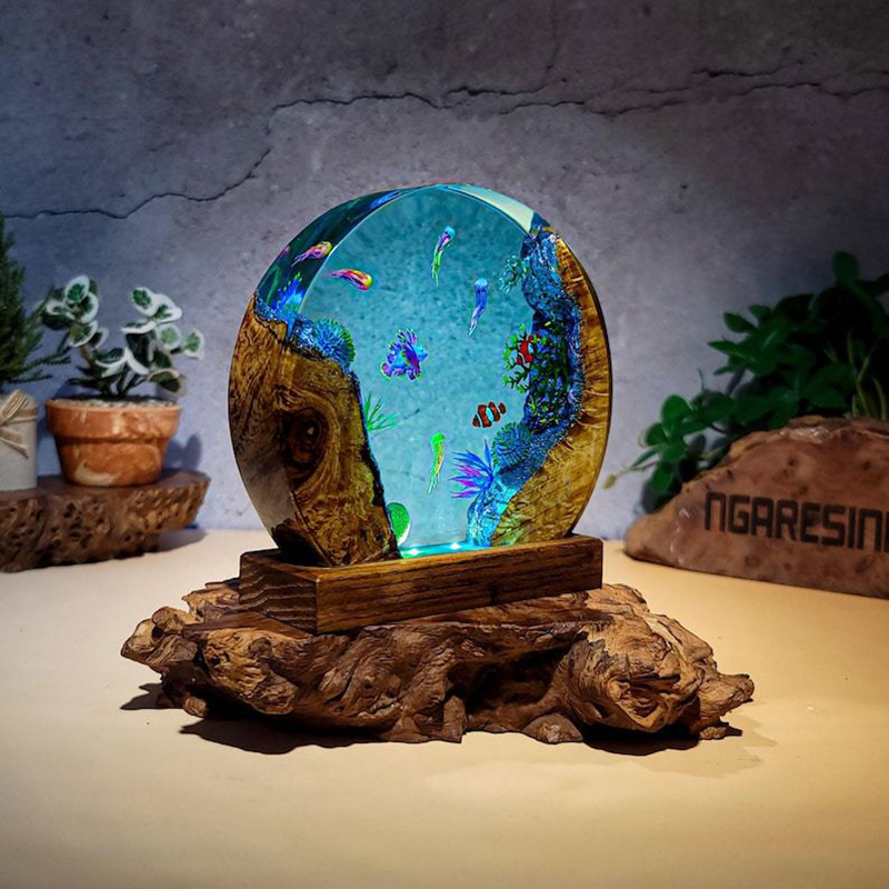 مصباح طاولة من الراتنج بتصميم  - مراجعة Resin Art Decor وسعره