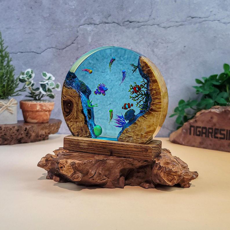 مصباح طاولة من الراتنج بتصميم  - مراجعة Resin Art Decor وسعره